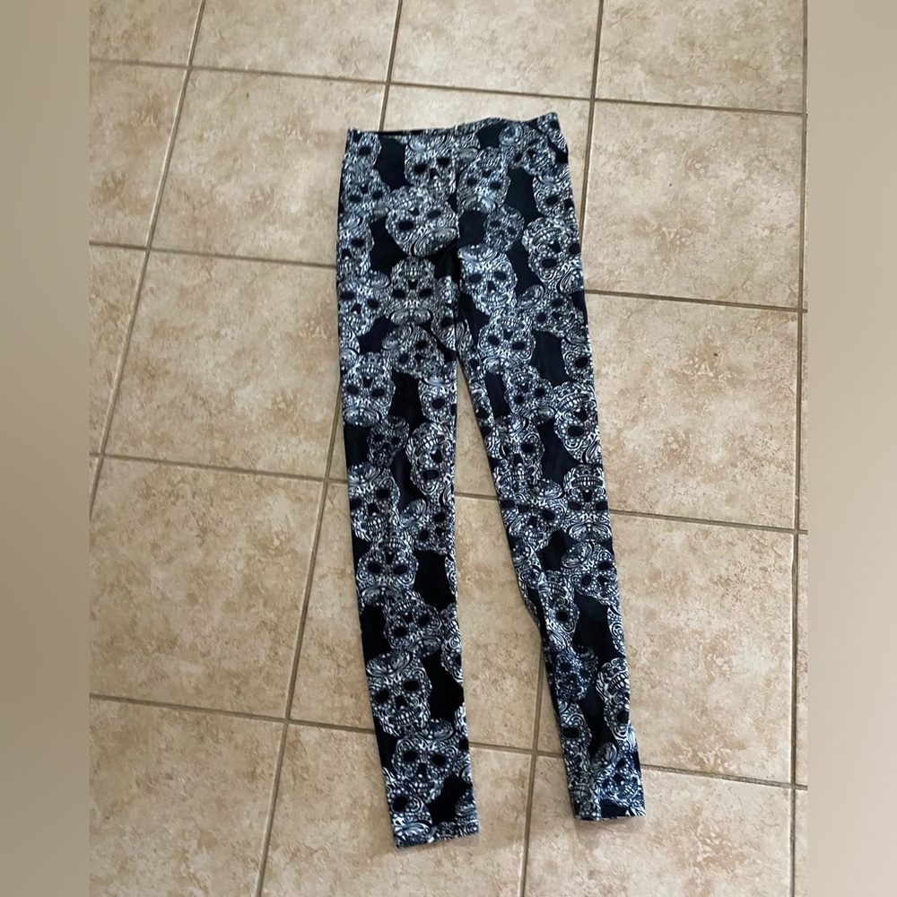 Gently Used No Boundaries Skeleton Fleece Full Length Leggings